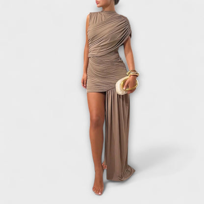 Lila - Stylish, slim-fit dress with round neckline and pleats