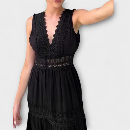 Aurélie - Elegant V-Neck Lace Dress
