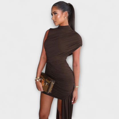 Lila - Stylish, slim-fit dress with round neckline and pleats