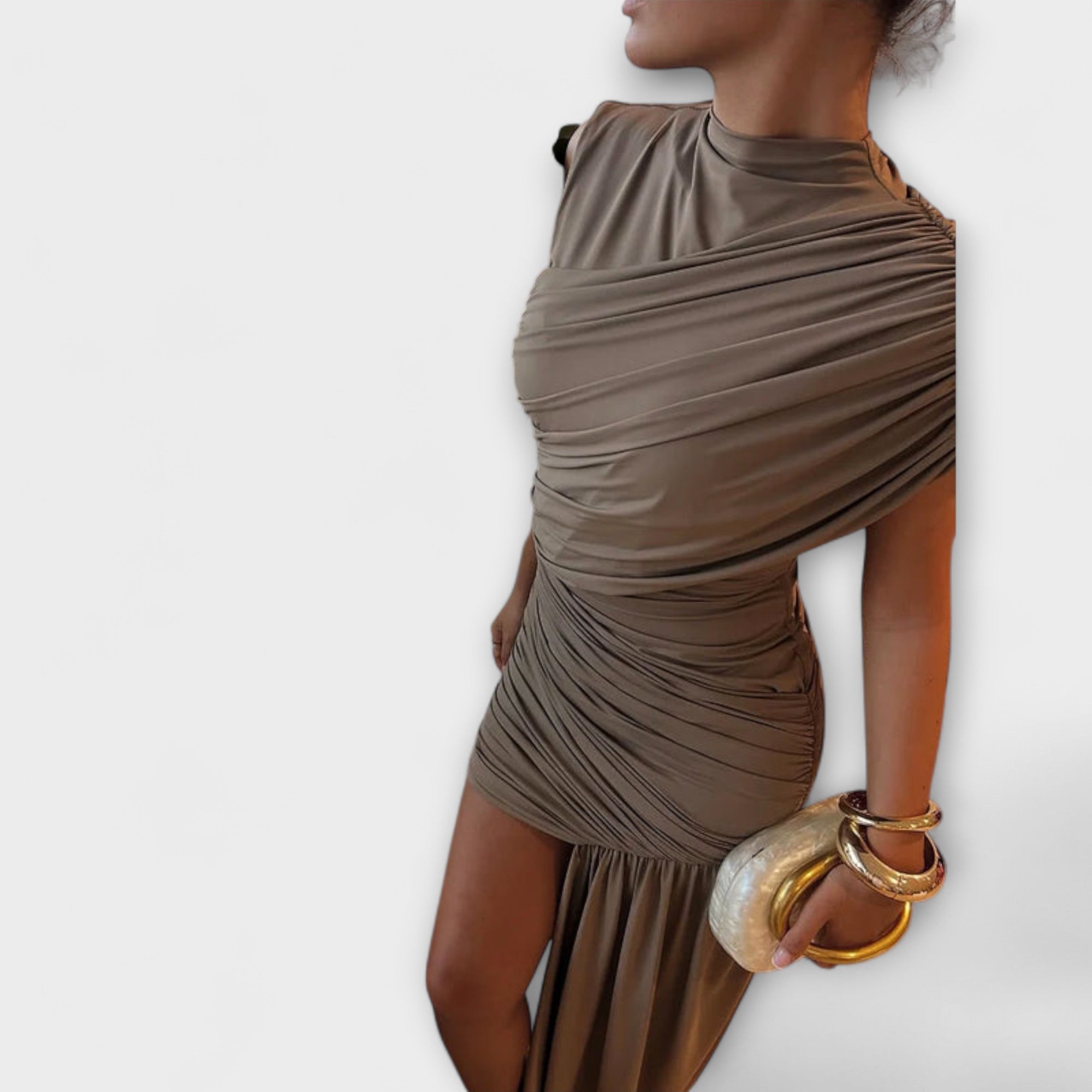 Lila - Stylish, slim-fit dress with round neckline and pleats